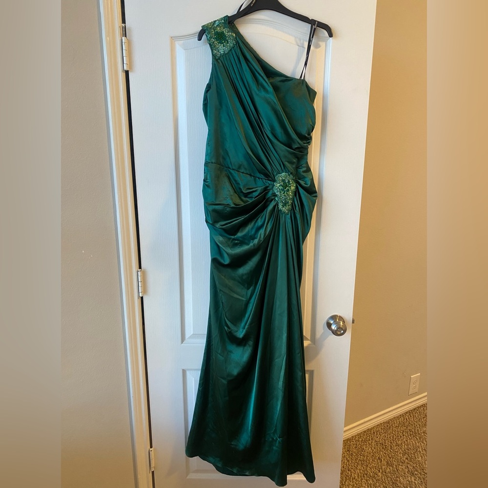 Tadashi Shoji emerald green one shoulder evening gown